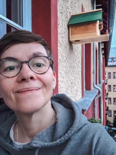 Selfie mit Eichhörnchen im Kobel.
